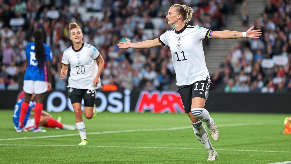 Women's World Cup: Alexandra Popp celebrating a goal – it is still unclear whether TV viewers will see it in the summer
