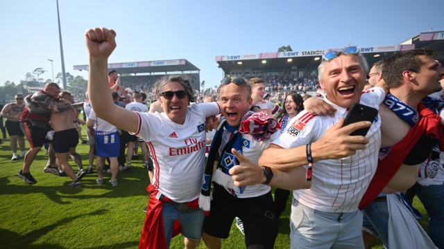 2nd Bundesliga: Some HSV supporters were already celebrating - but the game in Regensburg wasn't over.