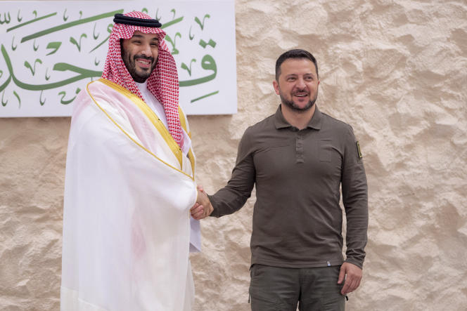 In this photo published by the official Saudi press agency SPA, Saudi Crown Prince Mohammed Bin Salman meets Ukrainian President Volodymyr Zelensky on the occasion of the Arab League summit in Jeddah (Saudi Arabia). May 19, 2023. 