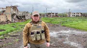 Yevgeny Prigozhin in the war zone (archive photo): The head of the Wagner mercenaries admits to Ukrainian successes in Bakhmut.