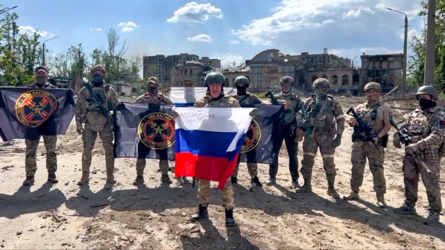 Ukraine war: fully occupied?  The head of the Wagner mercenary group, Yevgeny Prigozhin (with a Russian flag), claims that his troops control Bakhmut.