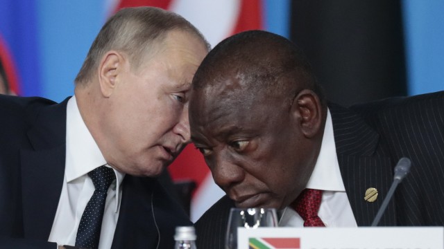 Ukraine war: The ANC shows a lot of sympathy for Russia - because it receives money from there, say critics of the ruling party in South Africa: Vladimir Putin and Cyril Ramaphosa in Sochi in 2019.