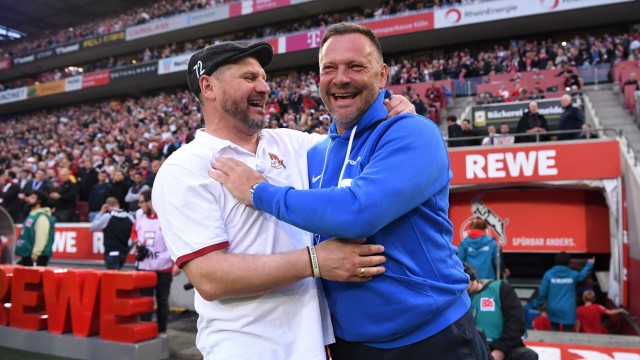 Cologne pushes Berlin to the abyss: Nanu, why are both coaches laughing so heartily?  Hertha trainer Pal Dardai (right) is hardly upset, not even a 2: 5 in Cologne, which FC trainer Steffen Baumgart is happy about.