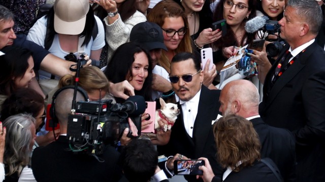 "Jeanne du Barry" opens Cannes: Came to the opening of the festival with sunglasses - and was celebrated by fans.  It is said that he now also speaks French.