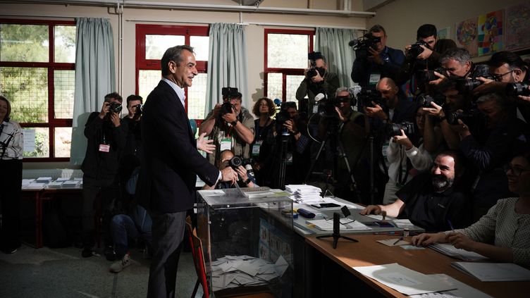 Greek Prime Minister Kyriakos Mitsotakis votes in the legislative elections on May 21, 2023. (MENELAOS MYRILLAS / SOOC / AFP)