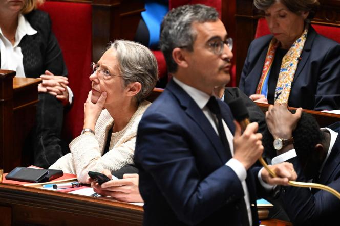 The head of government, Elisabeth Borne, and the minister of the interior and overseas, Gérald Darmanin, during the session of questions to the government, at the National Assembly, in Paris, on May 16, 2023. 