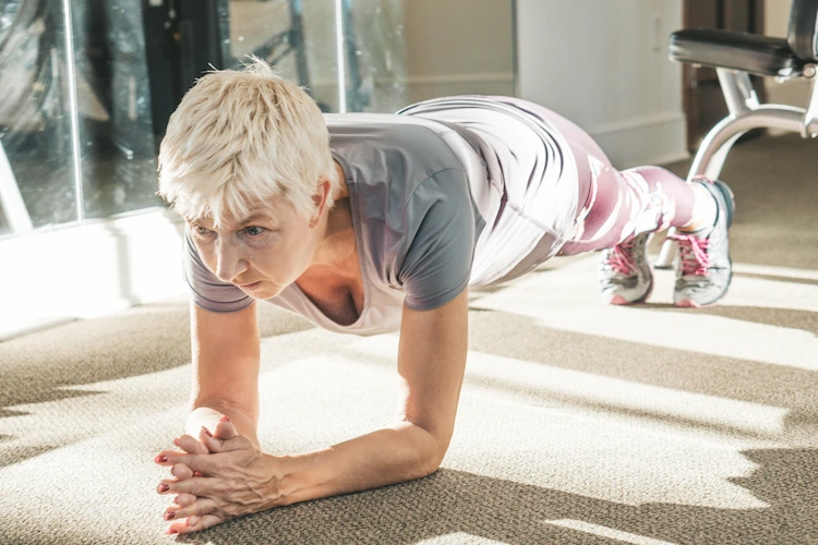 train flexibility and correct body position in old age with planks