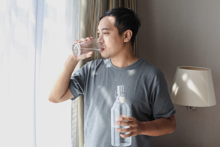 drink plenty of water a day to rejuvenate and improve health