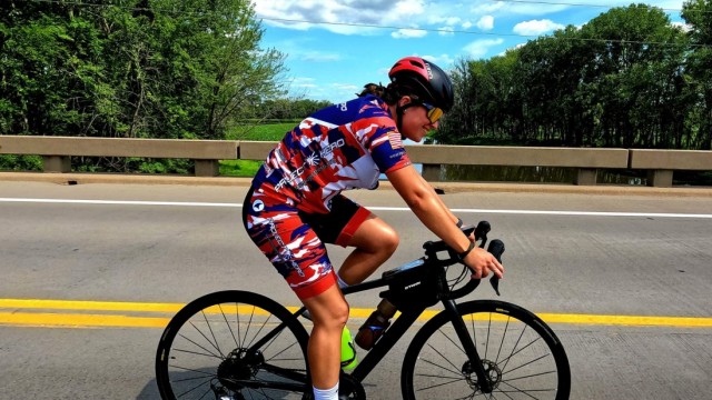 On the way to the Invictus Games: "The bike is my best friend"says the captain.