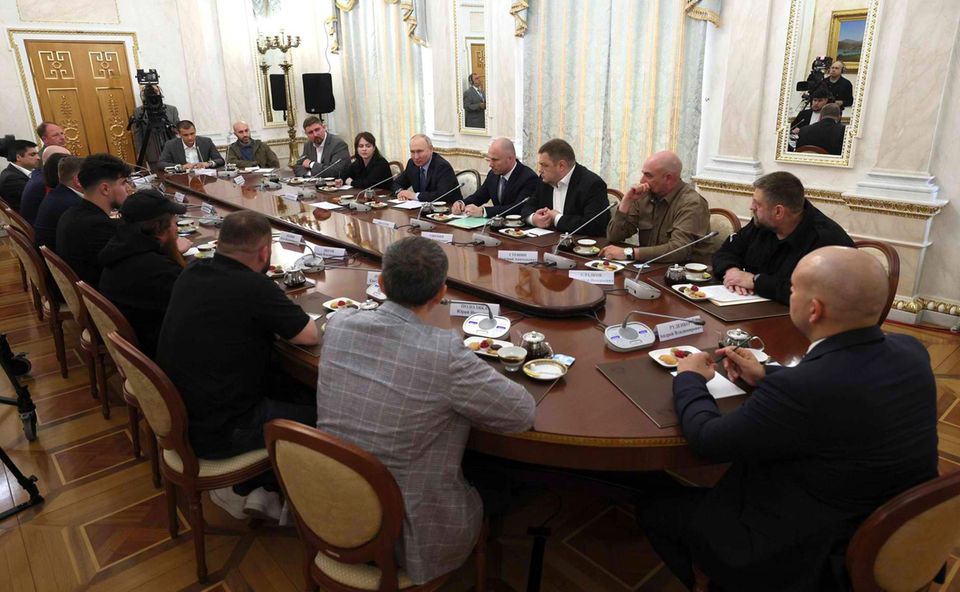 Vladimir Putin at the meeting with the most famous Z bloggers 