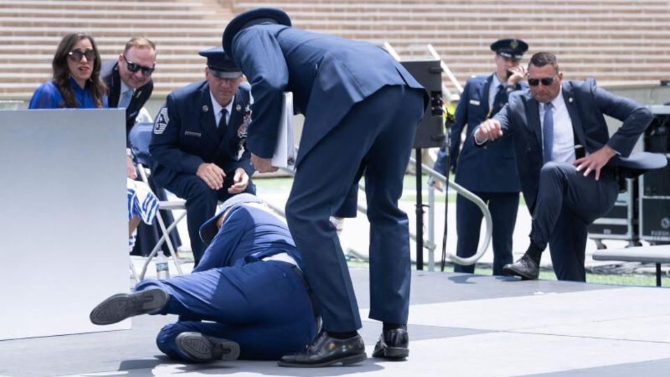 At the United States Air Force Academy graduation ceremony, US President Joe Biden fell over a sandbag last Thursday