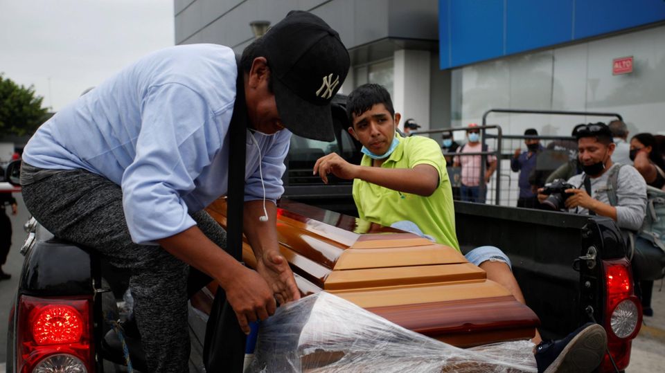 Coffin Ecuador