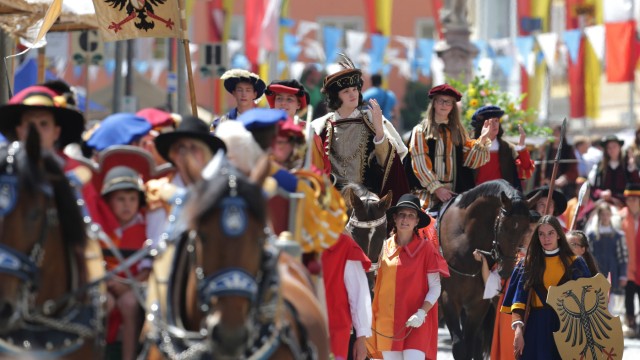 Medieval festivals in Bavaria: "Children play the story of their city"is the annual motto of the Tänzelfest in Kaufbeuren.