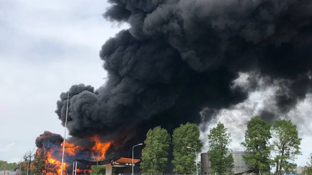 Military uprising in Russia: A huge plume of black smoke over a burning oil storage facility in Voronezh
