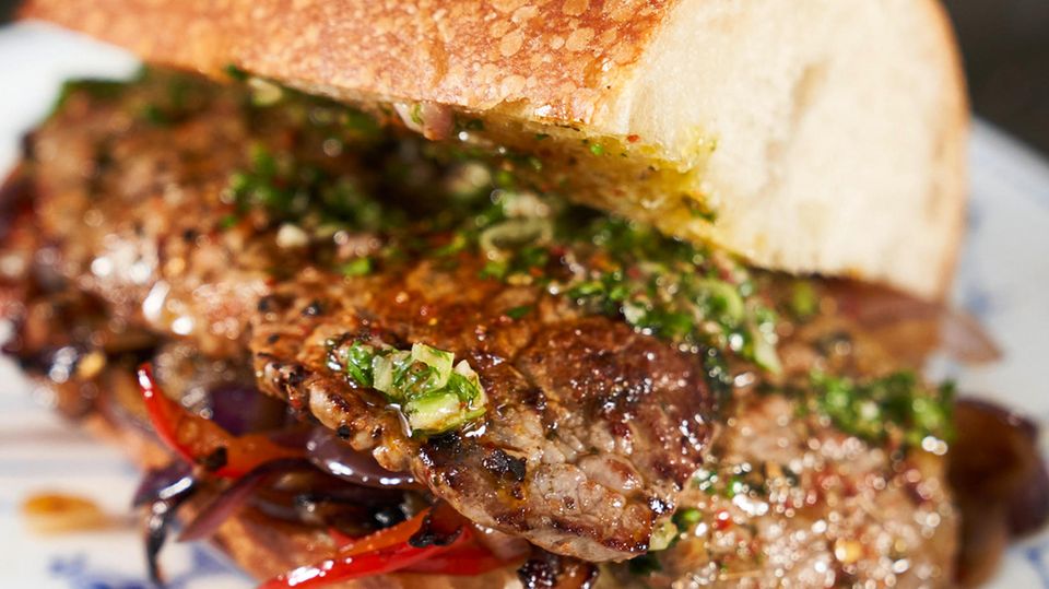 Mälzers steak sandwich with parsley coriander salsa