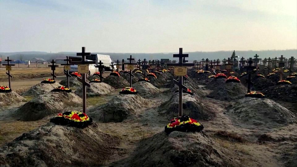 Bodies of fallen Wagner soldiers fill this Russian cemetery