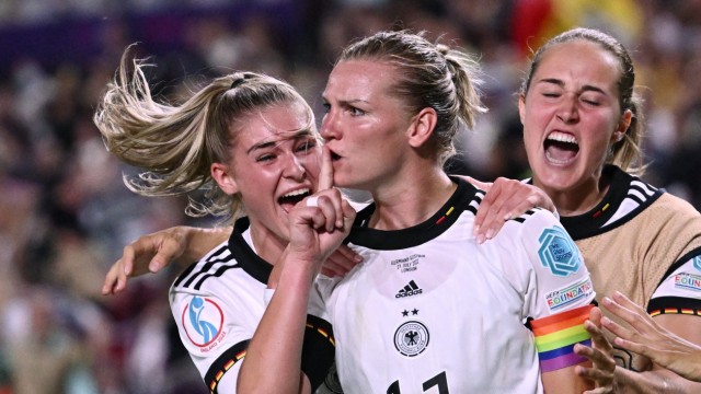 After the controversy about the One Love armband: DFB captain Alexandra Popp usually plays with the rainbow armband – this is also allowed in tournaments organized by the European football association Uefa.