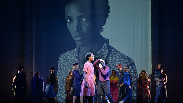 "desert flower.  The musical": The musical leads through Waris Dirie's life, but is more "fun".