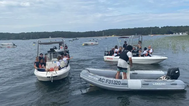 An evacuation exercise by boats took place this Thursday in Bombannes in the town of Carcans