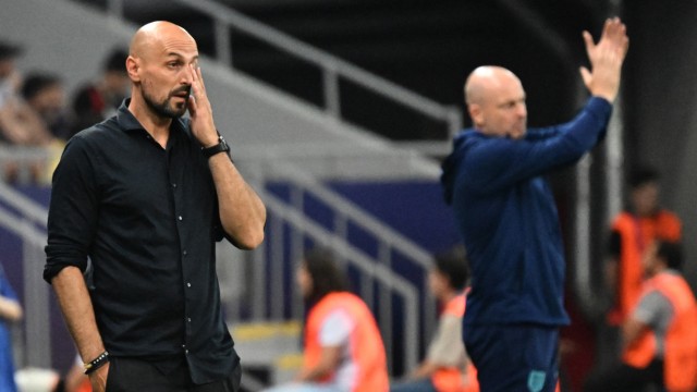EM-Aus for German U21: "We all had imagined it very differently": Antonio Di Salvo (left) fails in his debut as U21 head coach in the preliminary round, his opponent Lee Carsley applauds his team for the comfortable group victory.
