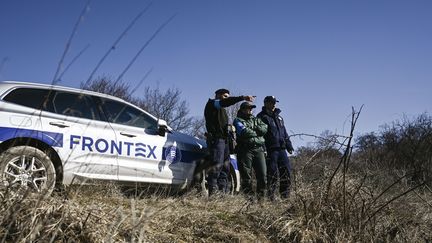 Frontex agents during a patrol on the border between Bulgaria and Serbia, February 17, 2023. (NIKOLAY DOYCHINOV / AFP)