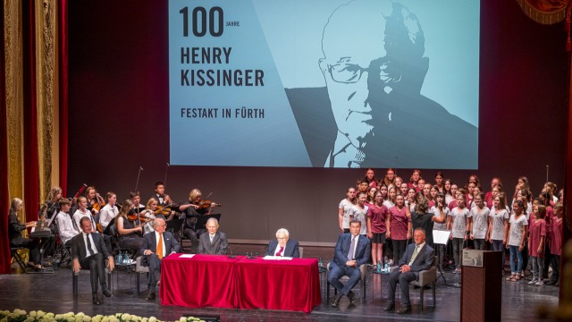 Henry Kissinger: Henry Kissinger (middle), former US Secretary of State, has returned to his birthplace Fürth to celebrate his 100th birthday.