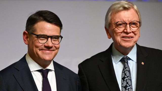 Election in autumn 2023: After announcing his resignation in February 2022, Volker Bouffier (right) introduces his successor, Boris Rhein, who was still designated at the time.