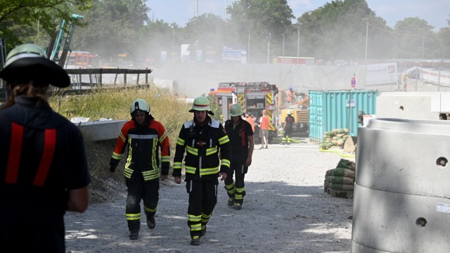 Munich: According to the arena operator, insulating materials caught fire, which led to heavy smoke development.