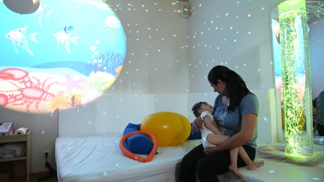 Education: Water bed and bubble column: In the children's house there is also a room for snoezelen, where a calm atmosphere should create well-being.