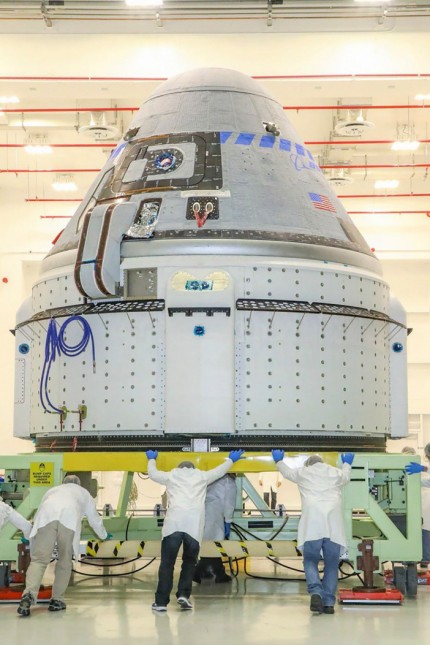 Space travel: Starliner capsule before its first unsuccessful test flight at the end of 2019 in a NASA hangar in Cape Canaveral/Florida.
