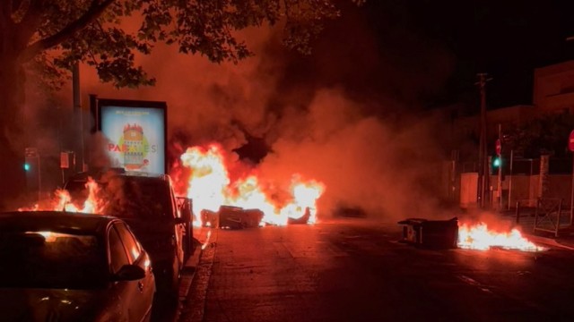 Interior Minister speaks of "drama": Smoke and flames rise above a street in a Paris suburb.