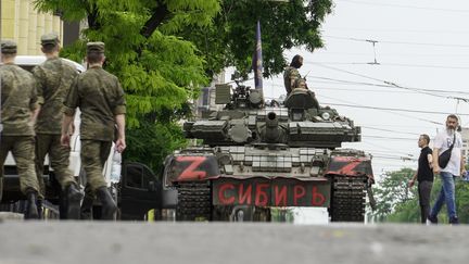 Militiamen of the Wagner group block a street with a tank indicating "Siberia"in downtown Rostov, southern Russia, June 24, 2023. (STRINGER/EPA)