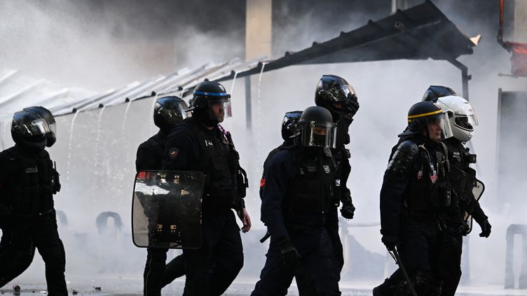 Brav-M police officers in Paris, May 1, 2023. (ALAIN JOCARD / AFP)