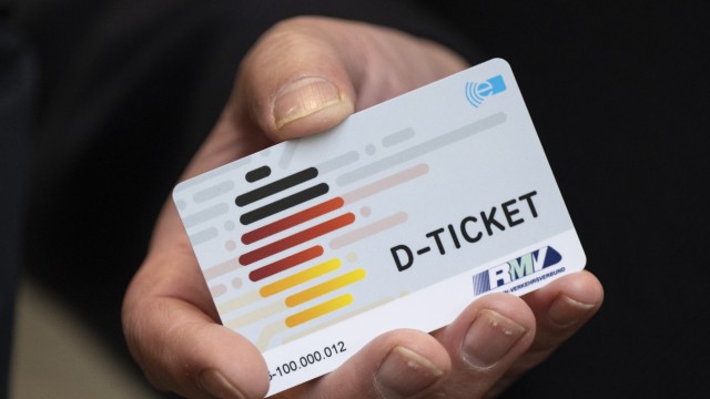 Mobility: The ticket is available in the app, in chip card format or on paper.