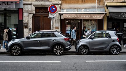 Two cars in the streets of Lyon, May 18, 2023. (NICOLAS LIPONNE / HANS LUCAS / AFP)