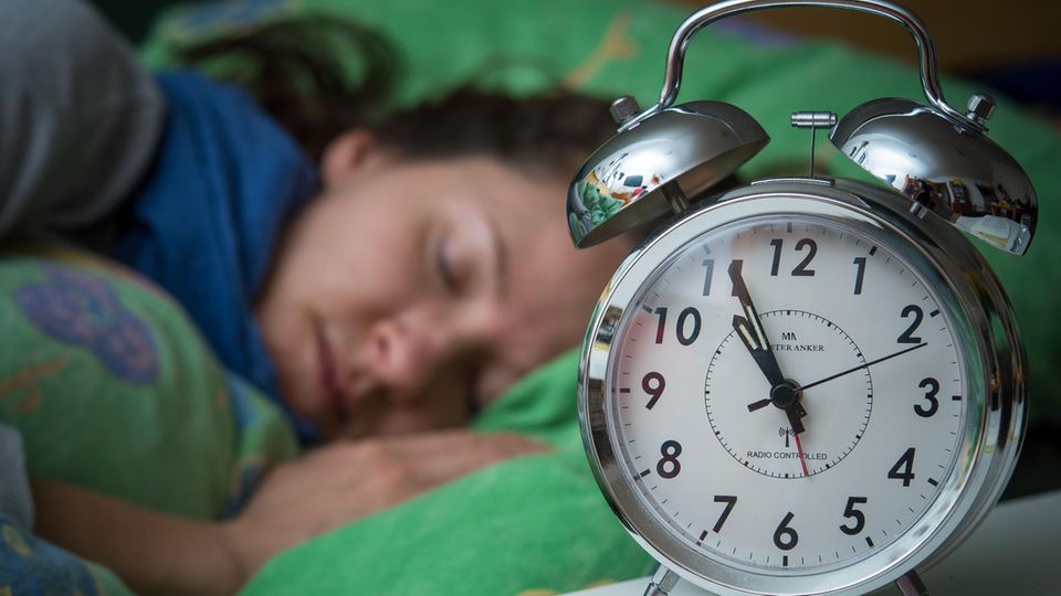 Delayed sleep: Bedtime procrastination: why we fail to go to sleep on time