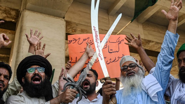 Sweden and Islam: Supporters of the radical Islamic party Tehreek-e-Labiak in Lahore are demanding that Pakistan sever relations with Sweden.