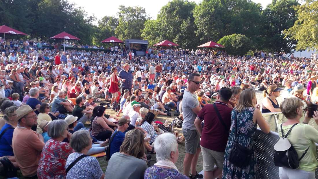 Thousands of fans don't want to miss the singer Max Mutzke in the GenussGarten.