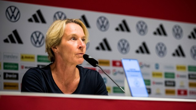 German World Cup squad: Disappointed with the playful performance, shocked by Carolin Simon's injury: national coach Martina Voss-Tecklenburg.