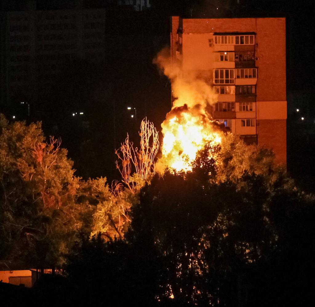 Feuer nach dem Drohnenangriff auf Kiew