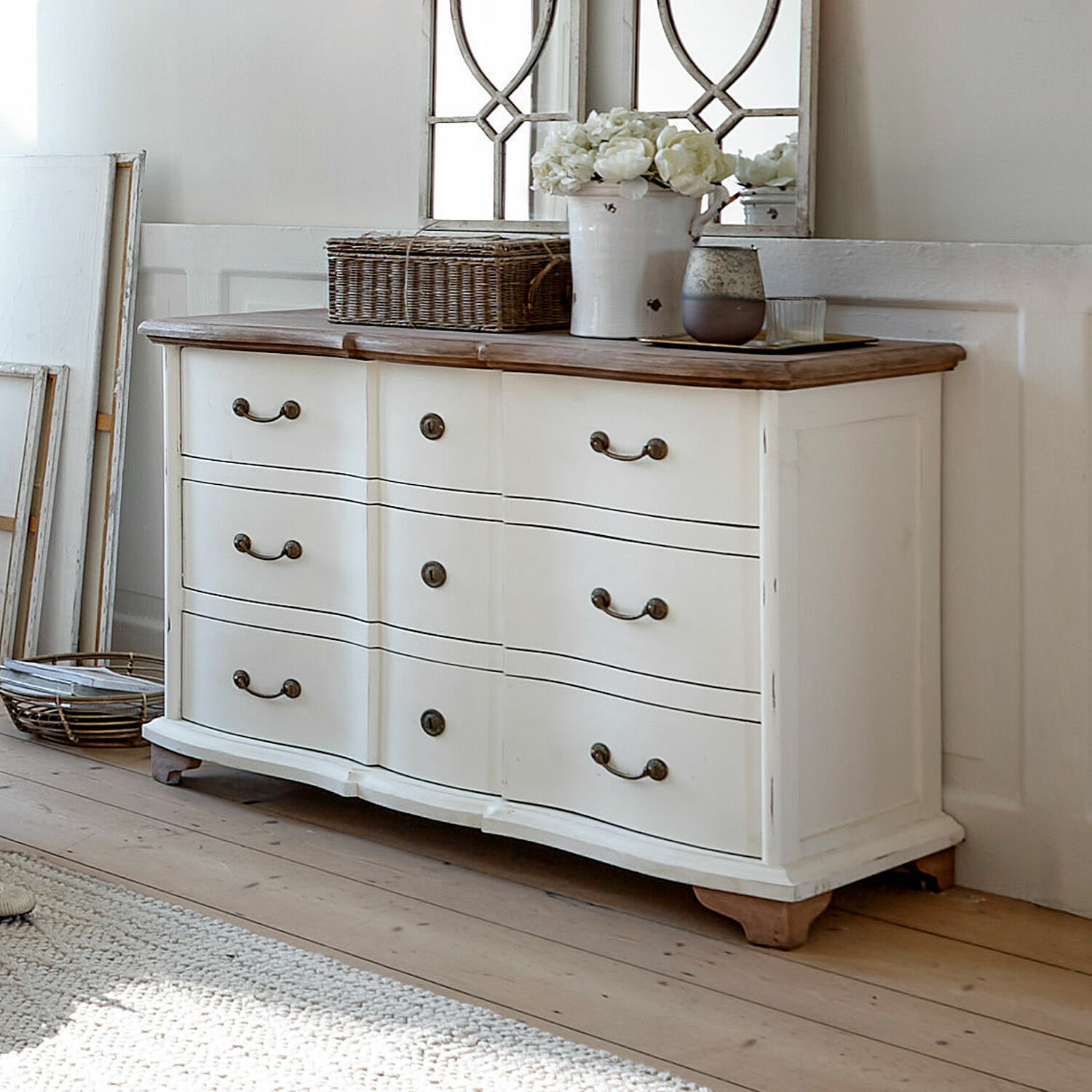The Chest Of Drawers And The Period Wardrobe, Basics Of The Gustavian Interior 