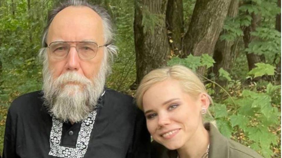 Alexander Dugin with his daughter Darija, who died in a car explosion