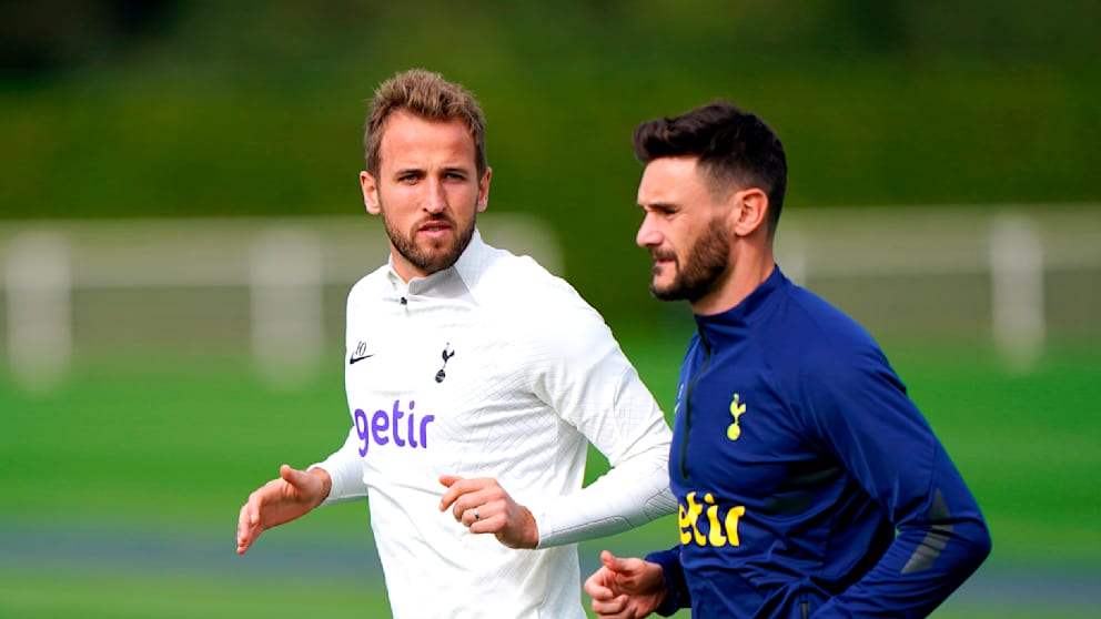 Harry Kane in Tottenham training with keeper Hugo Lloris (r.)