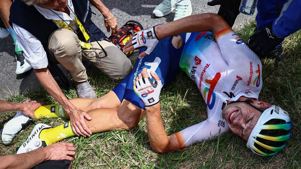 Steff Cras is on the ground after falling in the Tour de France