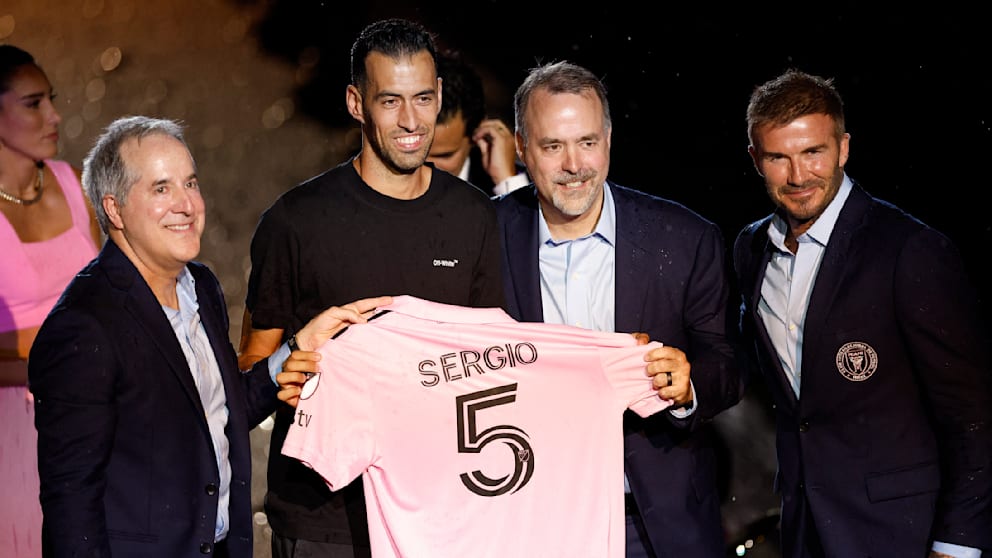Messi's teammate Sergio Busquets (34, 2nd from left) with his new jersey