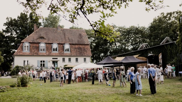 Favorites of the week: For listeners "who are suspicious of the dress codes and unwritten rules of conduct of a classical concert": the Fliessen Festival in southern Brandenburg.