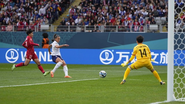 Soccer World Cup: USA win against Vietnam: Start of the Sophia Smith show: The American scores 1-0 against Vietnam.
