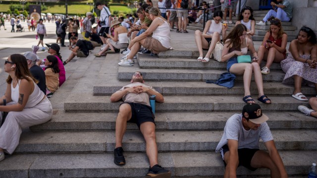 Heatwave in Europe: People rest on a hot and sunny summer day in Madrid.