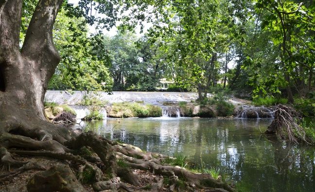 The small waterfall of Lez, in Montpellier.