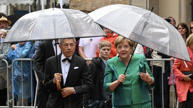 Richard Wagner Festival: Doubly protected: Former Chancellor Angela Merkel and her husband Joachim Sauer are permanent guests on the Green Hill.